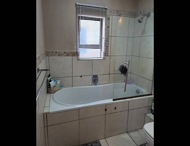 1 bed property for sale in ILLOVO BEACH